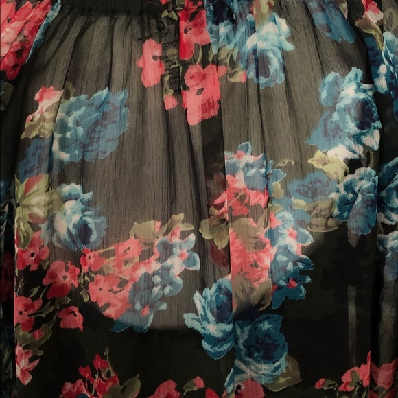 Floral black dress with ruffle. - Picture 5 of 9